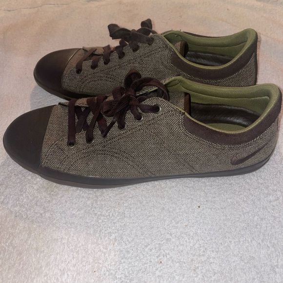 Nike Brown and Olive Sneakers - Picture 1 of 4